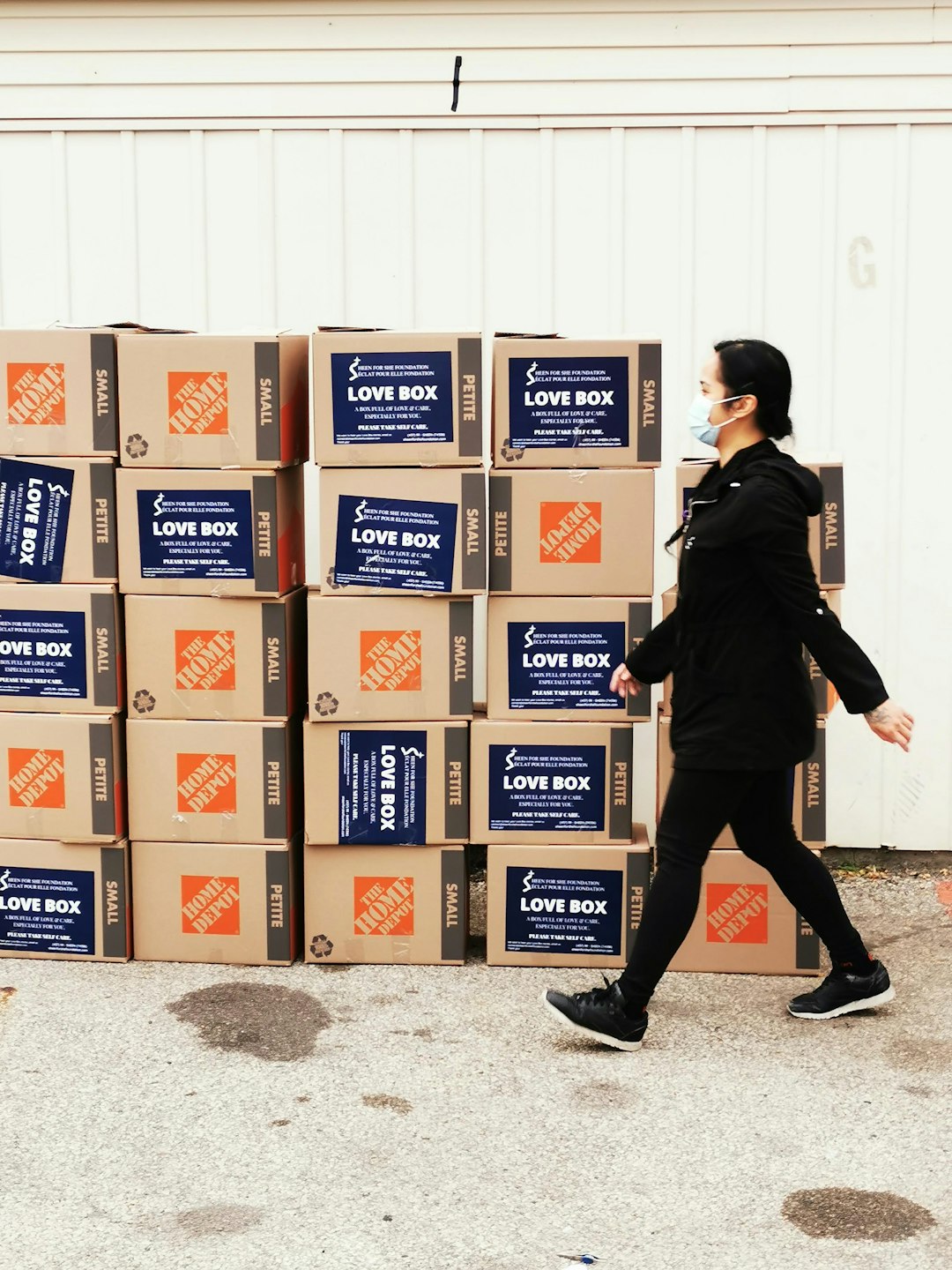 Shipping Smart Watches & Wearables to the Port of Genoa, Italy